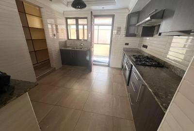 5 Bed Townhouse with En Suite in Lavington - 4