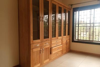 4 Bed Townhouse with En Suite in General Mathenge