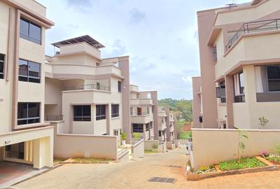 5 Bed Townhouse with En Suite at Off James Gichuru