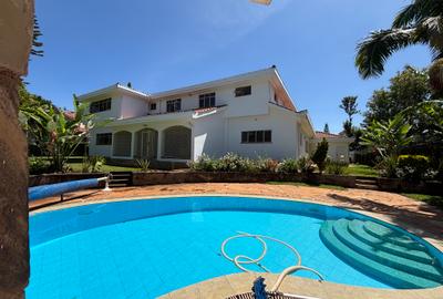 5 Bed House with En Suite in Runda