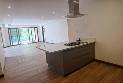 3 Bed Apartment with En Suite in Spring Valley