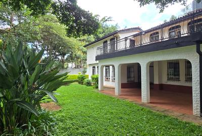 4 Bed House with En Suite at Hill View - 2