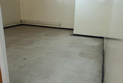 710 ft² Commercial Property with Service Charge Included at Baricho Road - 2