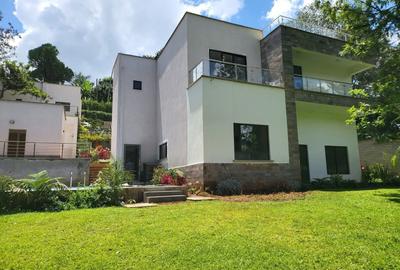 5 Bed House with En Suite at Crescent