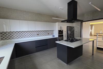 3 Bed Apartment with En Suite in Westlands Area - 4