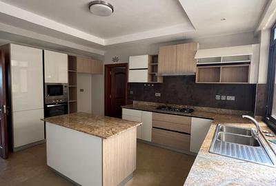 4 Bed Apartment with En Suite at Riverside Drive