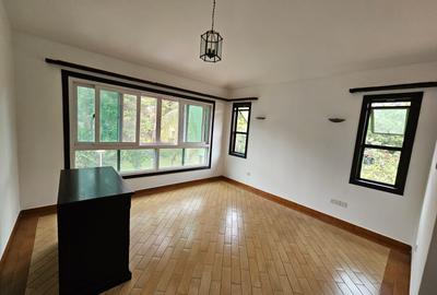 4 Bed Townhouse with En Suite in Kyuna - 2