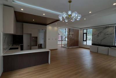 5 Bed Townhouse with En Suite at Lavington Green - 3