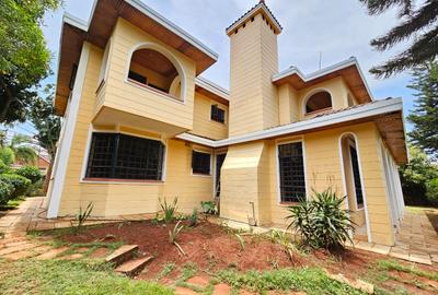 5 Bed House with En Suite in Runda