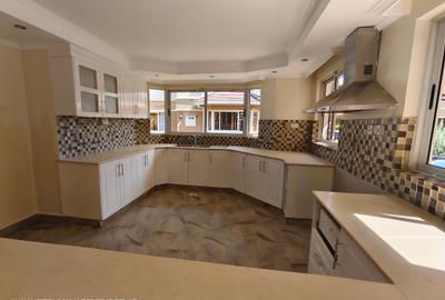 5 Bed Townhouse with En Suite at Lavington Green