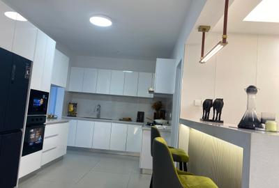 4 Bed Apartment with En Suite in Lavington