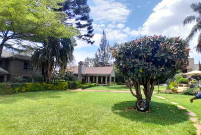 1 Bed House with En Suite at Lavington - 2