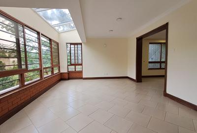 5 Bed House with En Suite in Spring Valley