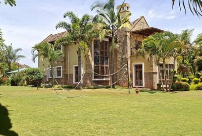 5 Bed Villa with En Suite in Runda - 2