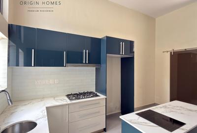 5 Bed Townhouse with En Suite at Brookside - 3