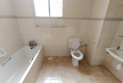 4 Bed Apartment with Swimming Pool in Riverside