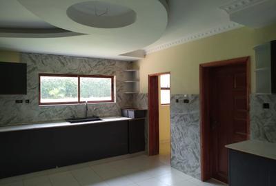 5 Bed Townhouse with En Suite in Kitisuru