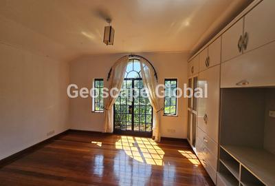 5 Bed House with En Suite in Runda - 3