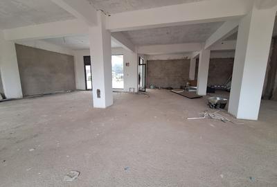 1,532 ft² Commercial Property with Service Charge Included in Thome - 3