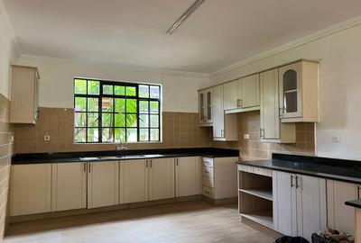 4 Bed Townhouse with En Suite in Runda - 2