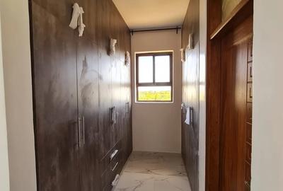 Serviced 3 Bed Apartment with En Suite at Moyne Drive - 4