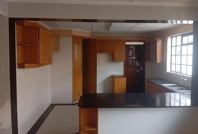 3 Bed Apartment with En Suite at Lavington - 4