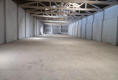 4,999 ft² Warehouse with Parking in Industrial Area - 2