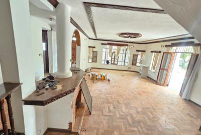 5 Bed House with En Suite in Runda - 3