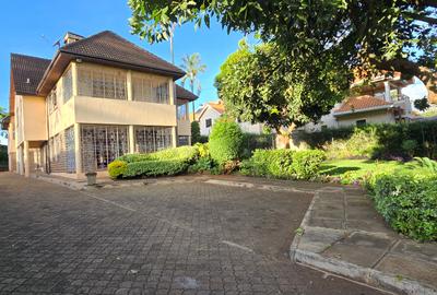 5 Bed House with En Suite at Runda Road
