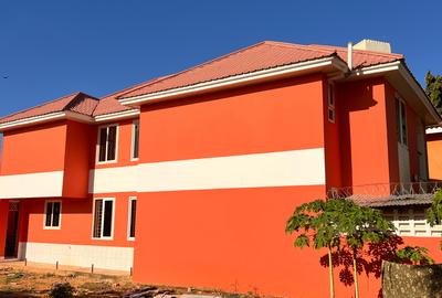 4 Bed Villa with En Suite at Coca-Cola - 3