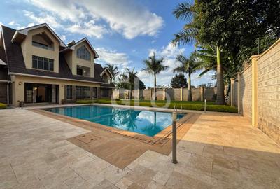 5 Bed Villa with En Suite in Runda