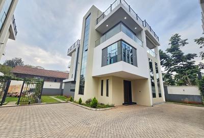 5 Bed House with En Suite in Lavington