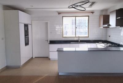 4 Bed Apartment with En Suite in Lavington