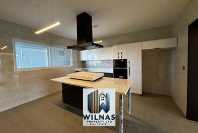 3 Bed Apartment with En Suite in Riverside