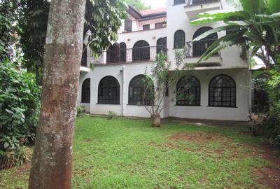 4 Bed Townhouse with En Suite at Riverside - 2