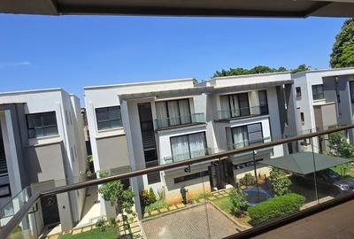 5 Bed Townhouse with En Suite at Lavington Green - 3