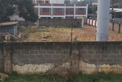 Commercial Property with Parking in Garden Estate