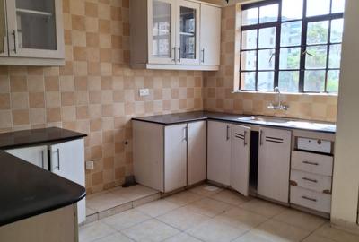3 Bed Apartment with En Suite in Riverside - 3