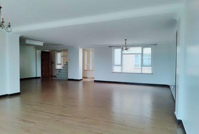 4 Bed Apartment with En Suite in Parklands