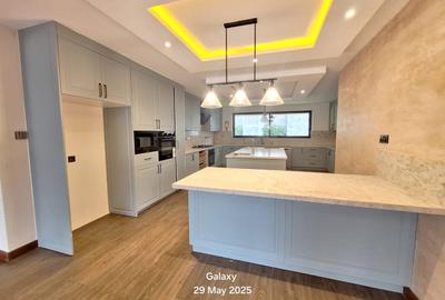 5 Bed Townhouse with En Suite in Kyuna