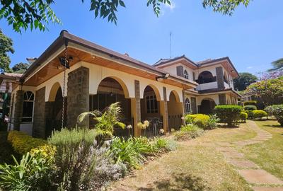 5 Bed House with En Suite in Lavington - 2