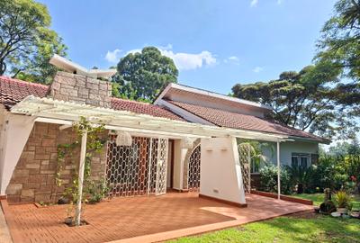 4 Bed House with En Suite at Rosslyn - 2