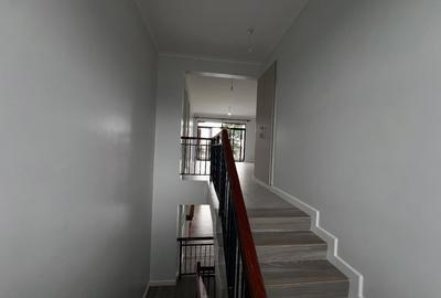 5 Bed Villa with En Suite in Runda - 3