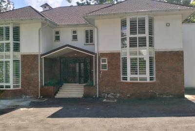 5 Bed Townhouse with En Suite in Rosslyn - 2