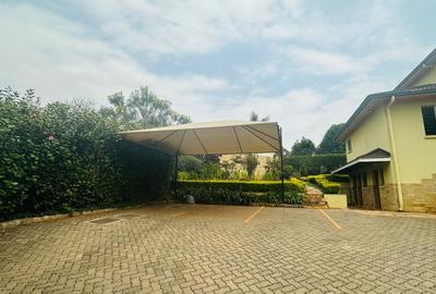 4 Bed House with En Suite in Rosslyn