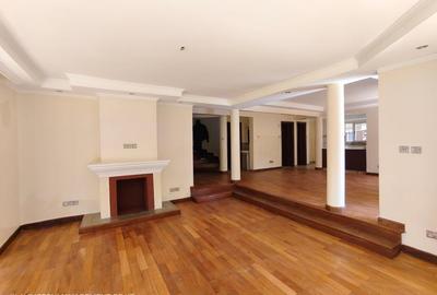 5 Bed Townhouse with En Suite in Lavington - 3