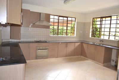 5 Bed Villa with En Suite at Lavington Green - 2
