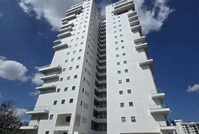 2 Bed Apartment with Swimming Pool in Riverside