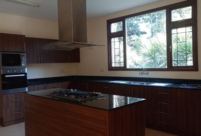 4 Bed Apartment with En Suite in Riverside - 3