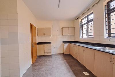 6 Bed Townhouse with En Suite in Lavington